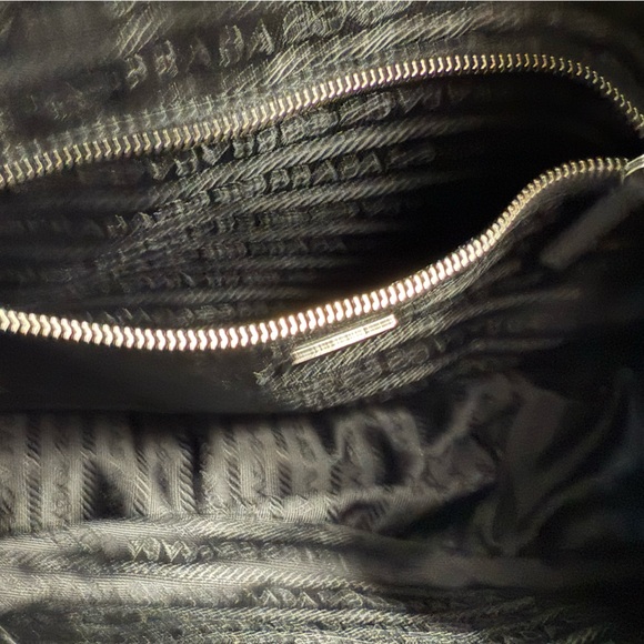 Authentic Vintage Y2K Prada Tessuto EGG Semitracolla  Black Nylon Shoulder Bag - Picture 12 of 15